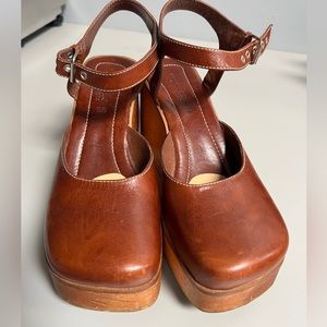 CAPODARTE leather wooden healed clog. Gorgeous leather. Wood is pretty. Sz 37